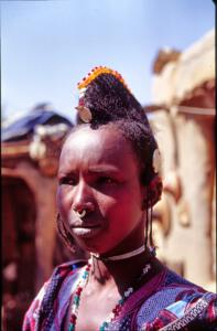 Frau_Stamm_der_Peul_Mali_La_Falaise_de_la_Bandiagara  